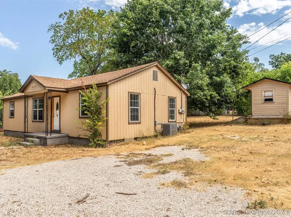 717 W 14th St, Sulphur, OK 73086