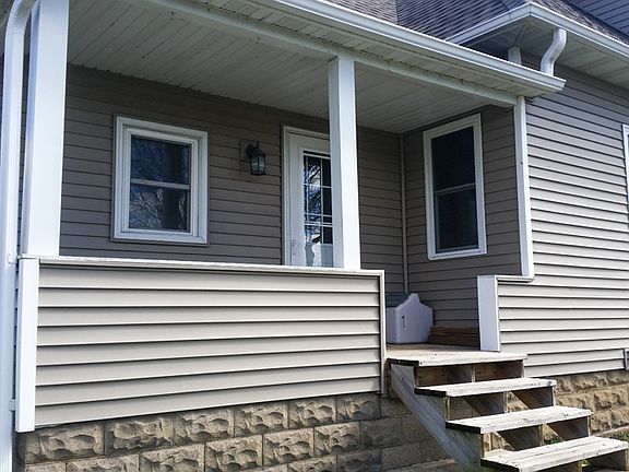2nd image of 322 2nd Ave NW