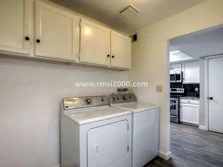 10813 Lowe St NE — Photo 5