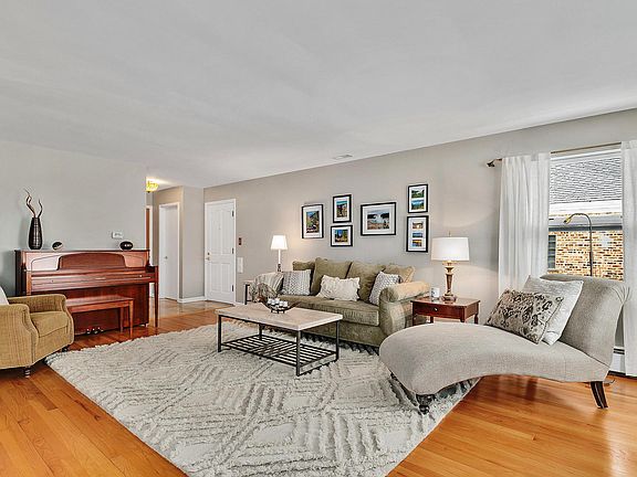 3rd image of 1014 S Waiola Ave