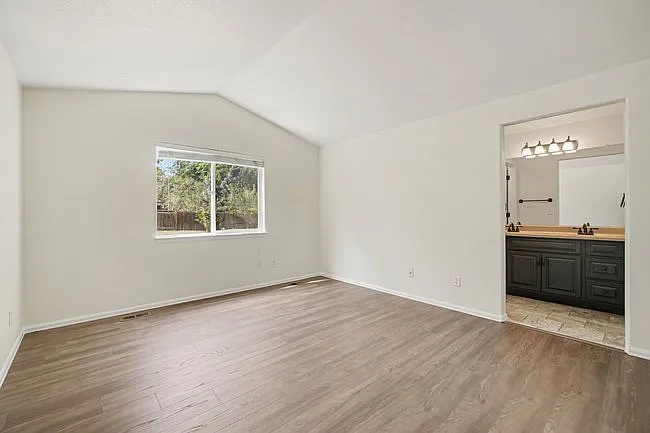 1016 Woodside Rd — Photo 6