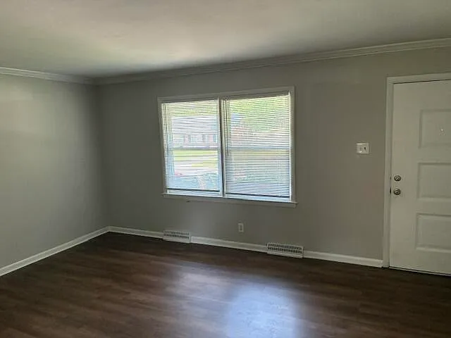 2 bed, 1.0 bath, 1350 sqft, $1,400 — Photo 4