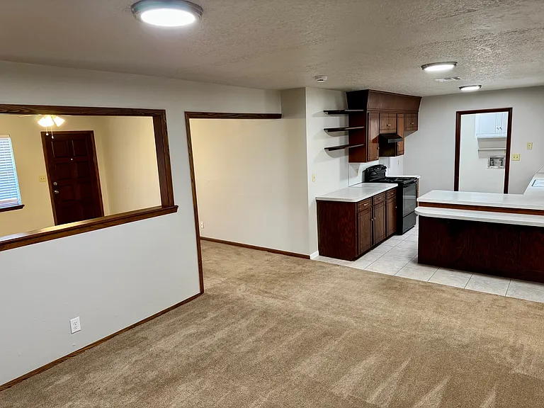 1035 Raleigh Cir — Photo 7