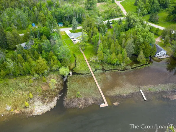 7170 Spring St, Alanson, MI 49706