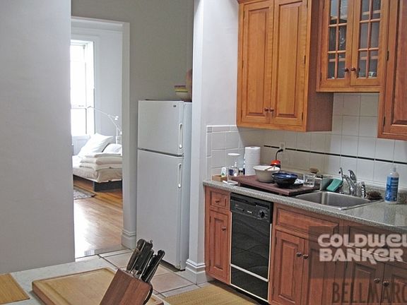 3rd image of 140 W 82nd St APT 4