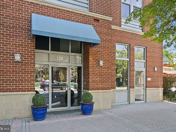 3rd image of 1800 Wilson Blvd Unit 128
