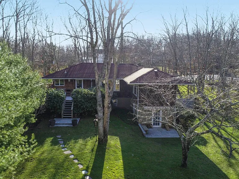 55 Laurel Trl — Photo 26