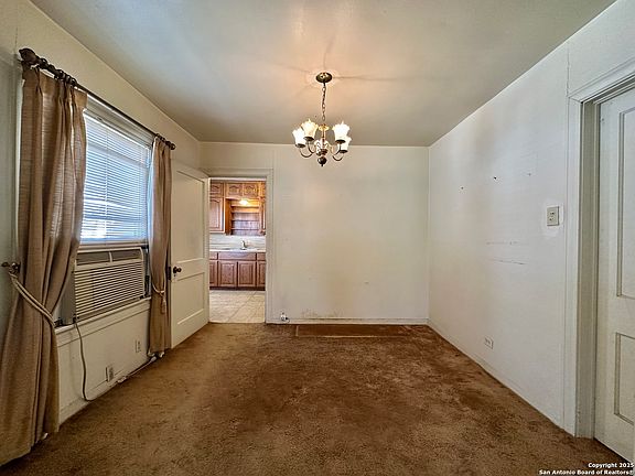 4th image of 227 Cavalier Ave