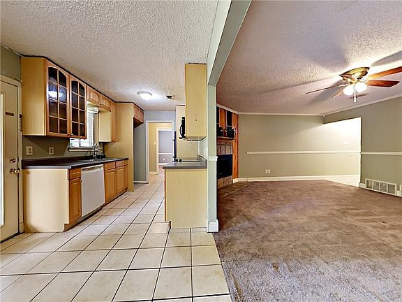 3rd image of 1326 Elsmere Dr