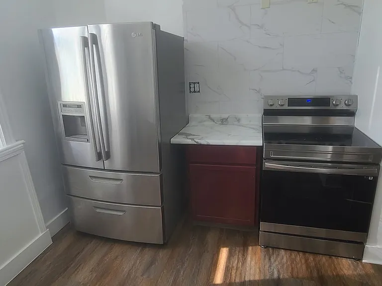 143 W 1st St #3 — Photo 6
