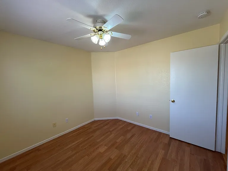 6045 Stone Hollow Ave — Photo 37