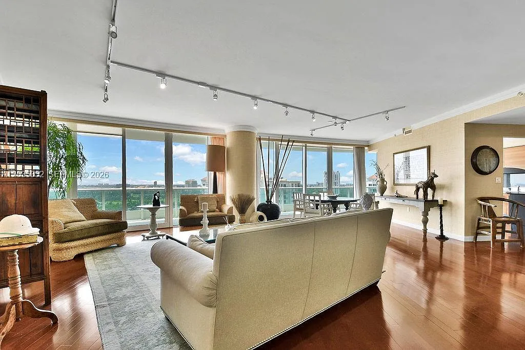 2 bed, 2400 sqft, $12,000 — Photo 1