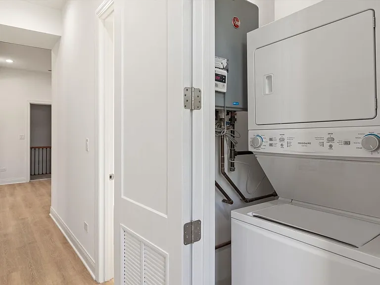 2520 N Mozart St #2R — Photo 6