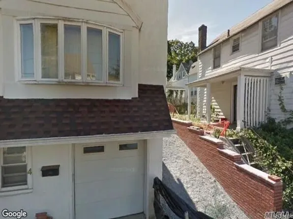 4 Lee Ct, Great Neck, NY 11024