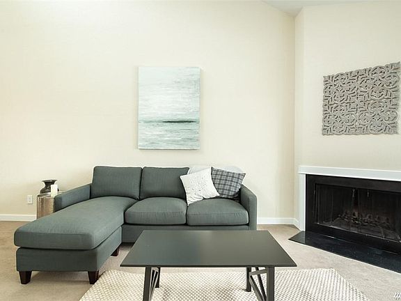4th image of 5829 NE 75th St Unit 440