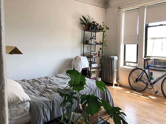 5th image of 15 Hawthorne St #4B