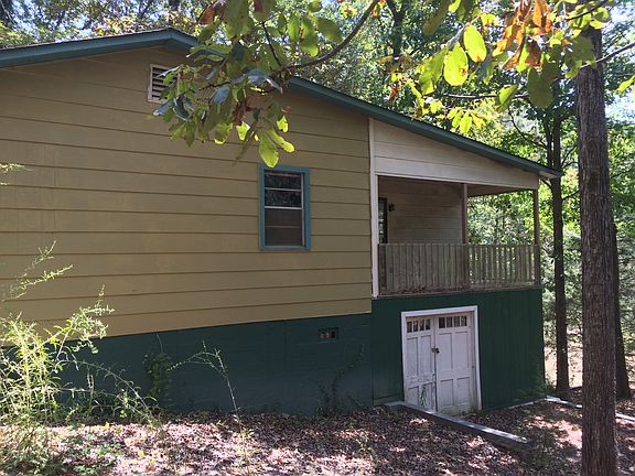 Deck/ entry to storeroom