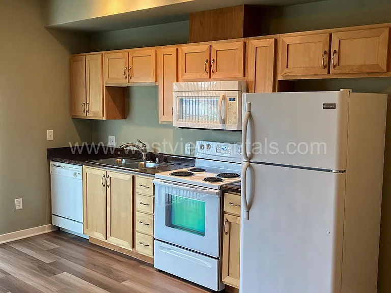 200 E Maple St — Photo 75