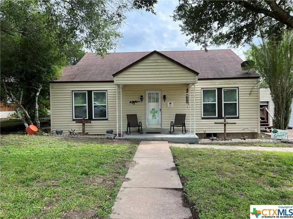905 E Main St, Cuero, TX 77954