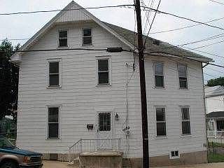 2nd image of 200 Laurel St
