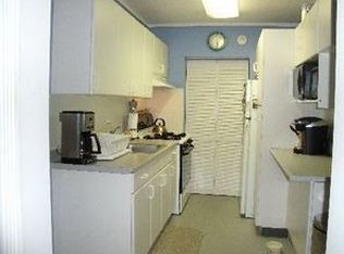 35 E Santa Barbara Rd, Lindenhurst, NY 11757