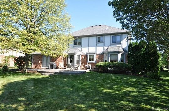 2nd image of 854 Englewood Dr