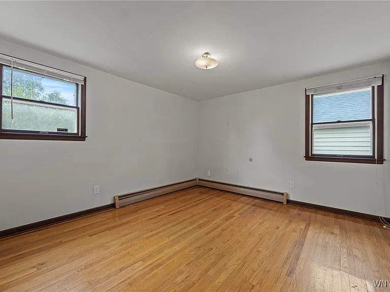80 Capen Blvd — Photo 20