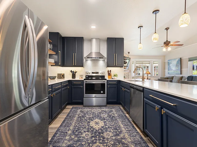 Equipped and Modern Kitchen | Refrigerator