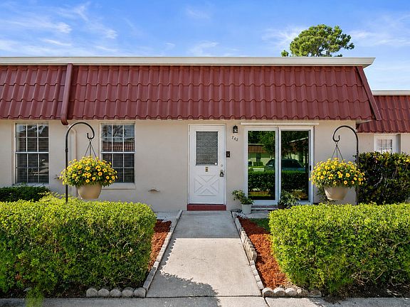 2nd image of 742 Nantucket Circle