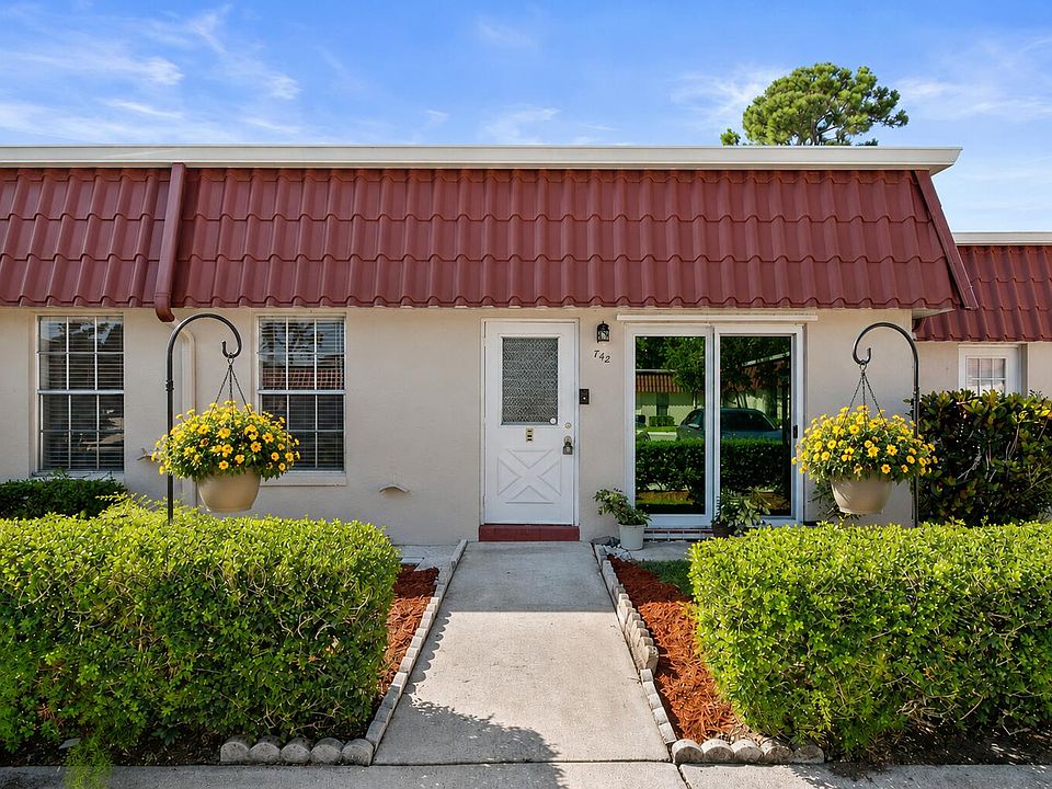 1st image of 742 Nantucket Circle