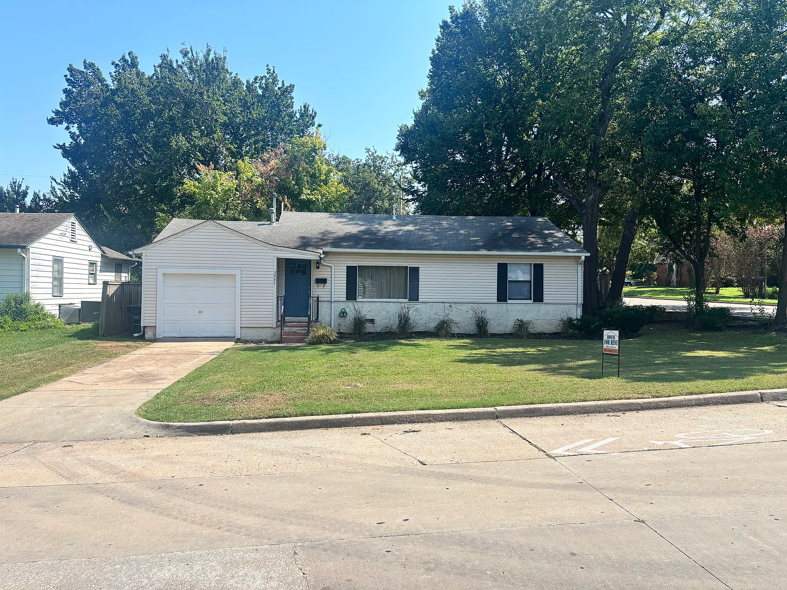 3 bed, 963 sqft, $1,750 — Photo 1
