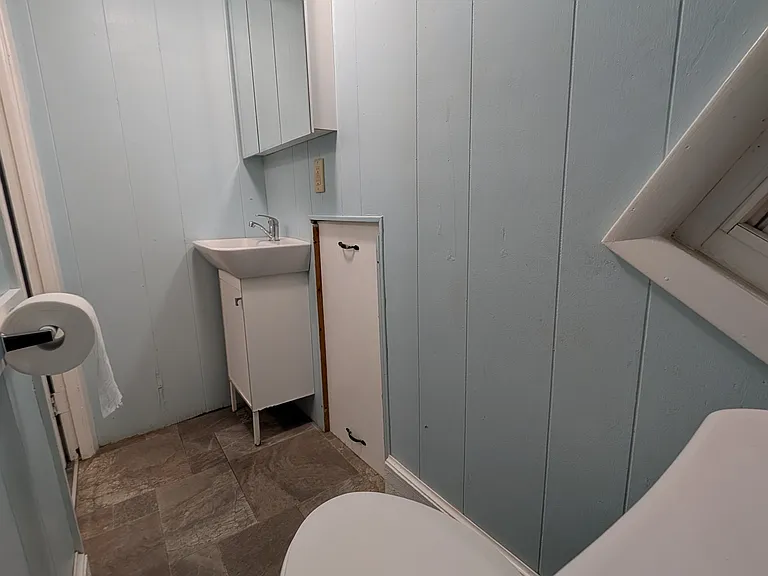 526 Plainfield St — Photo 9