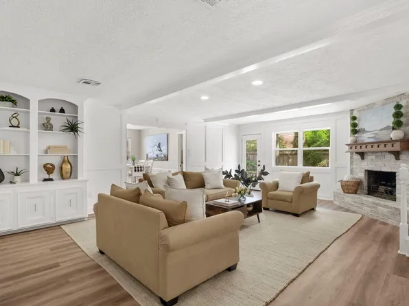 8206 Colonial Oaks Ln, Spring, TX 77379