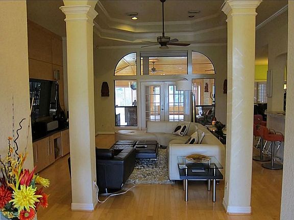 3rd image of 2217 W Reata Dr
