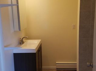 109 Center St APT 2C, Grayslake, IL 60030