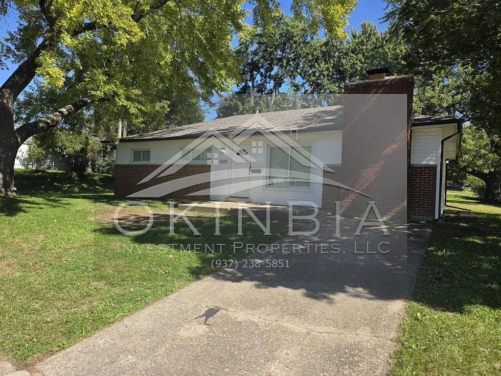 3692 Parkfield Dr — Photo 2