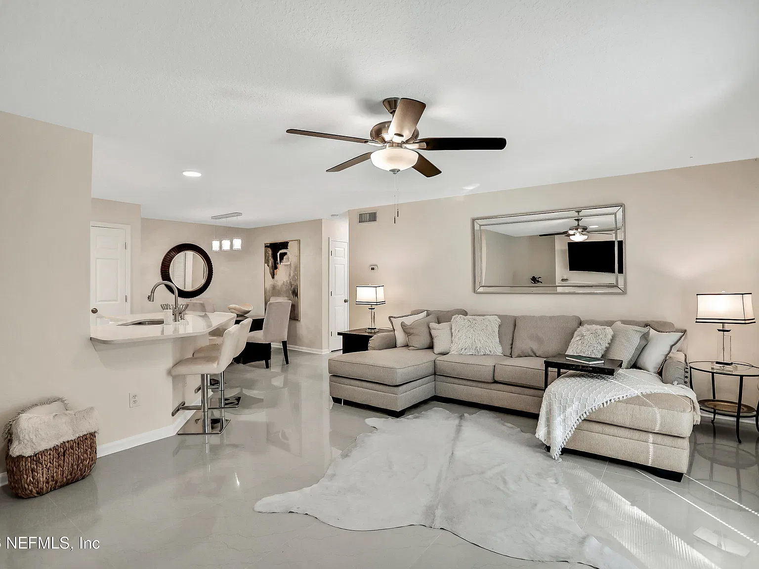 2 bed, 2.0 bath, 1200 sqft, $2,700 — Photo 4