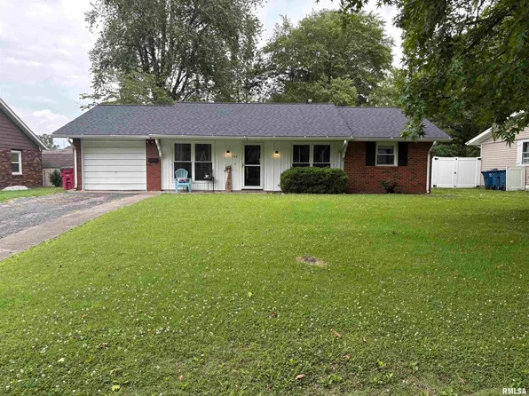706 E Terrace Dr, Du Quoin, IL 62832