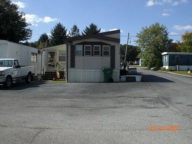 649 N Franklin St photo 1