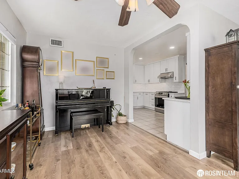 4232 N 10th St — Photo 12
