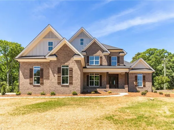 4011 Estate Dr, Lewisville, NC 27023
