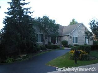 755 Cambridge Dr, Burr Ridge, IL 60527