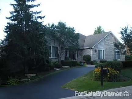 755 Cambridge Dr photo 1