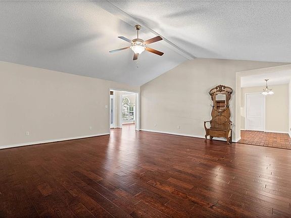 4th image of 4465 Pine Ave