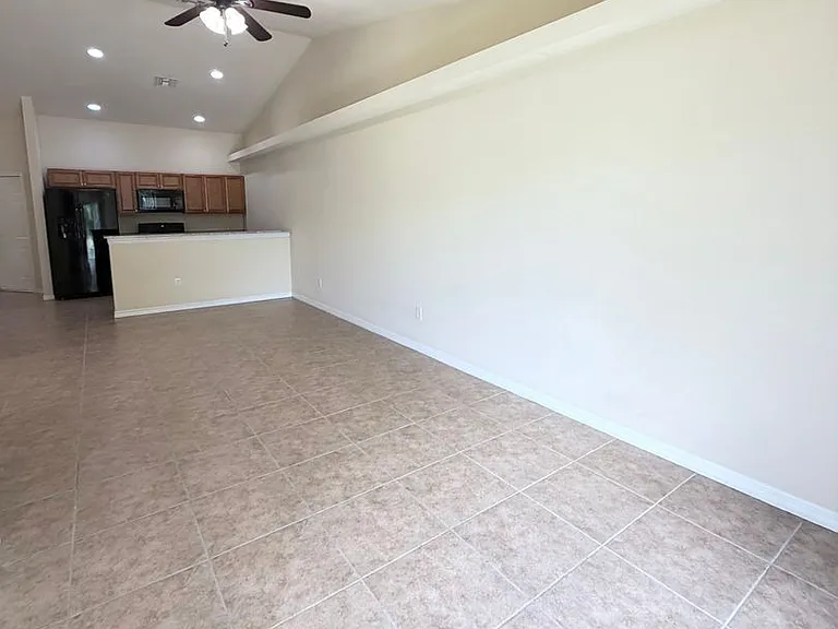 717 SE 7th St — Photo 5