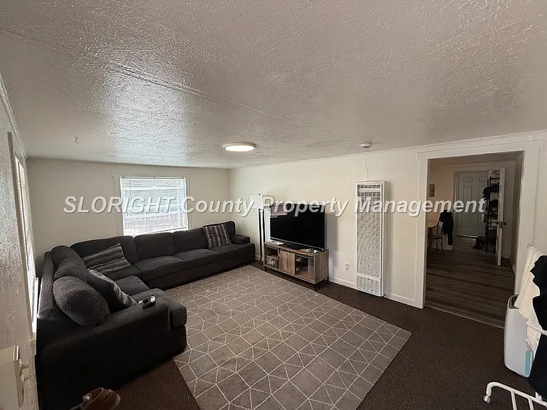 1243 Bond St — Photo 4