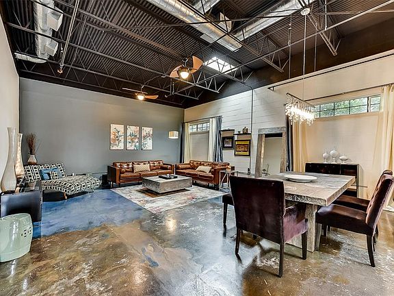 5th image of 1519 Beaumont St APT 105