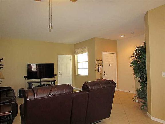5th image of 1561 SE Wilshire Pl APT 103