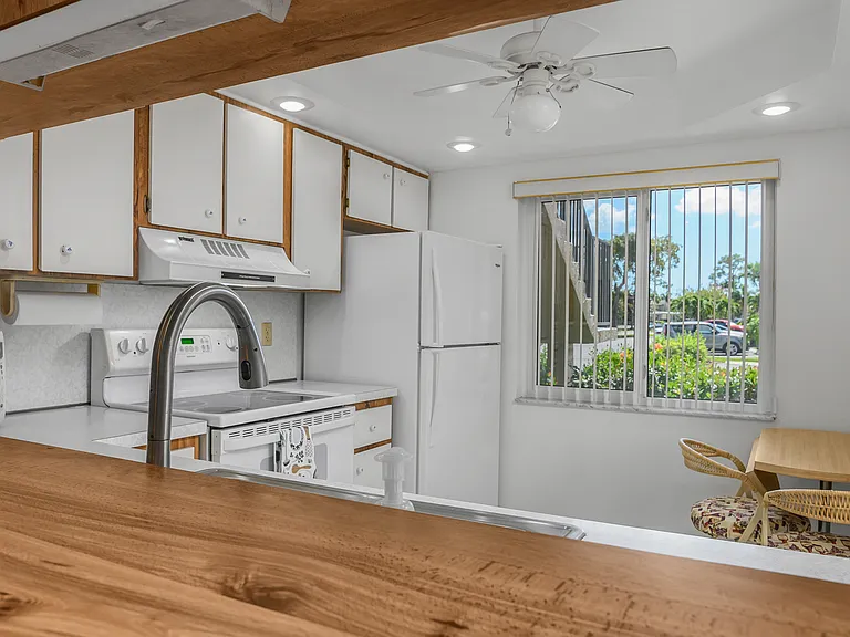 190 Palm Dr #5-1 — Photo 15
