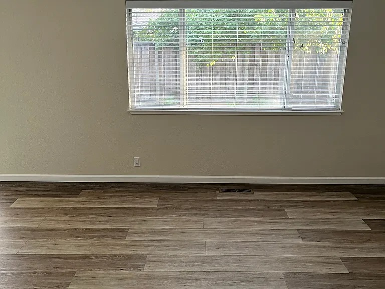 391 Harvard Ave — Photo 4